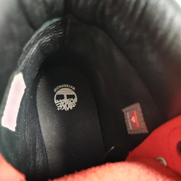 Timberland Chicago Bull's Red Boots with Black Details - Picture 14 of 16